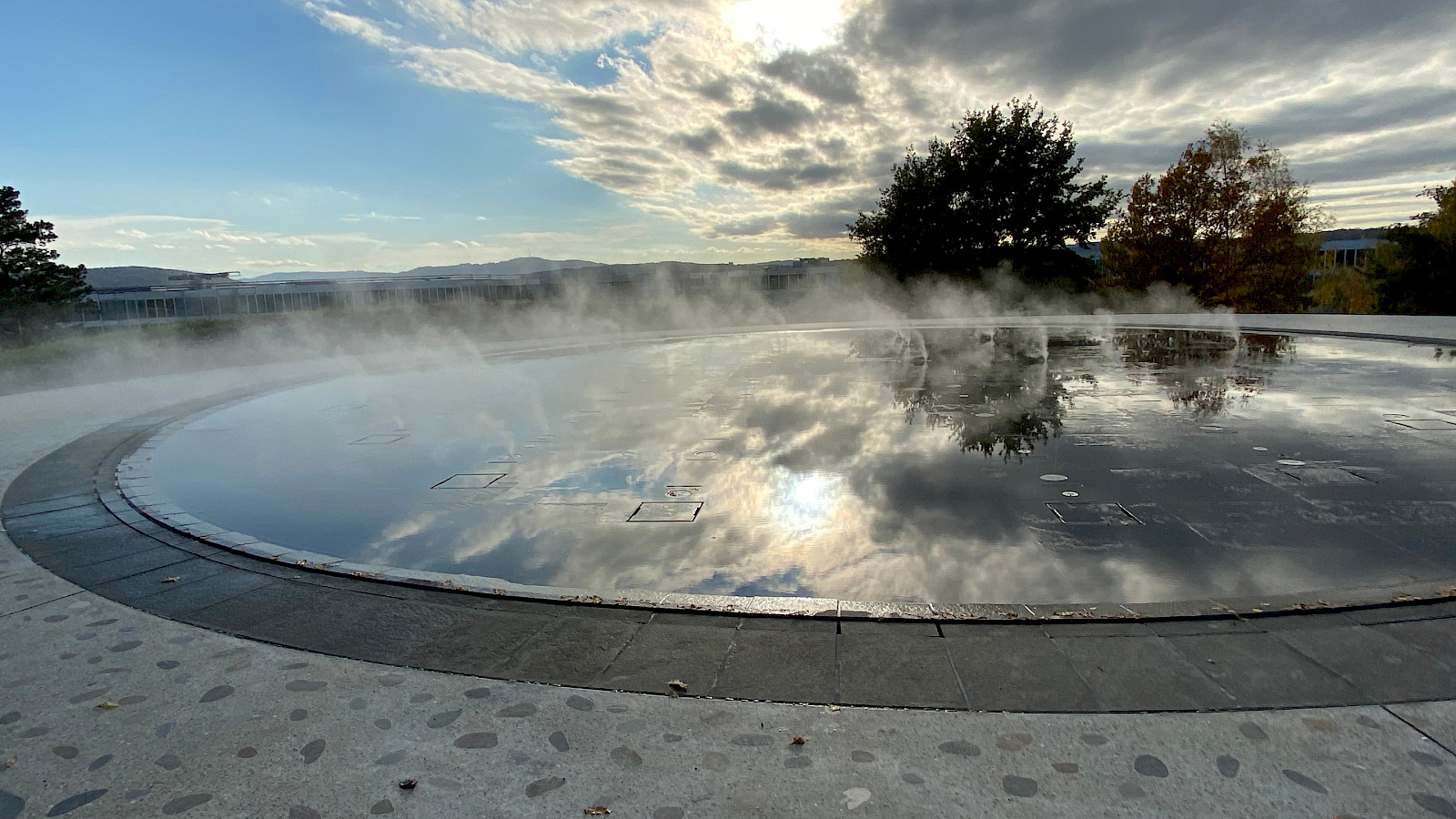Airport Park_reflection platform © R.Winogrond