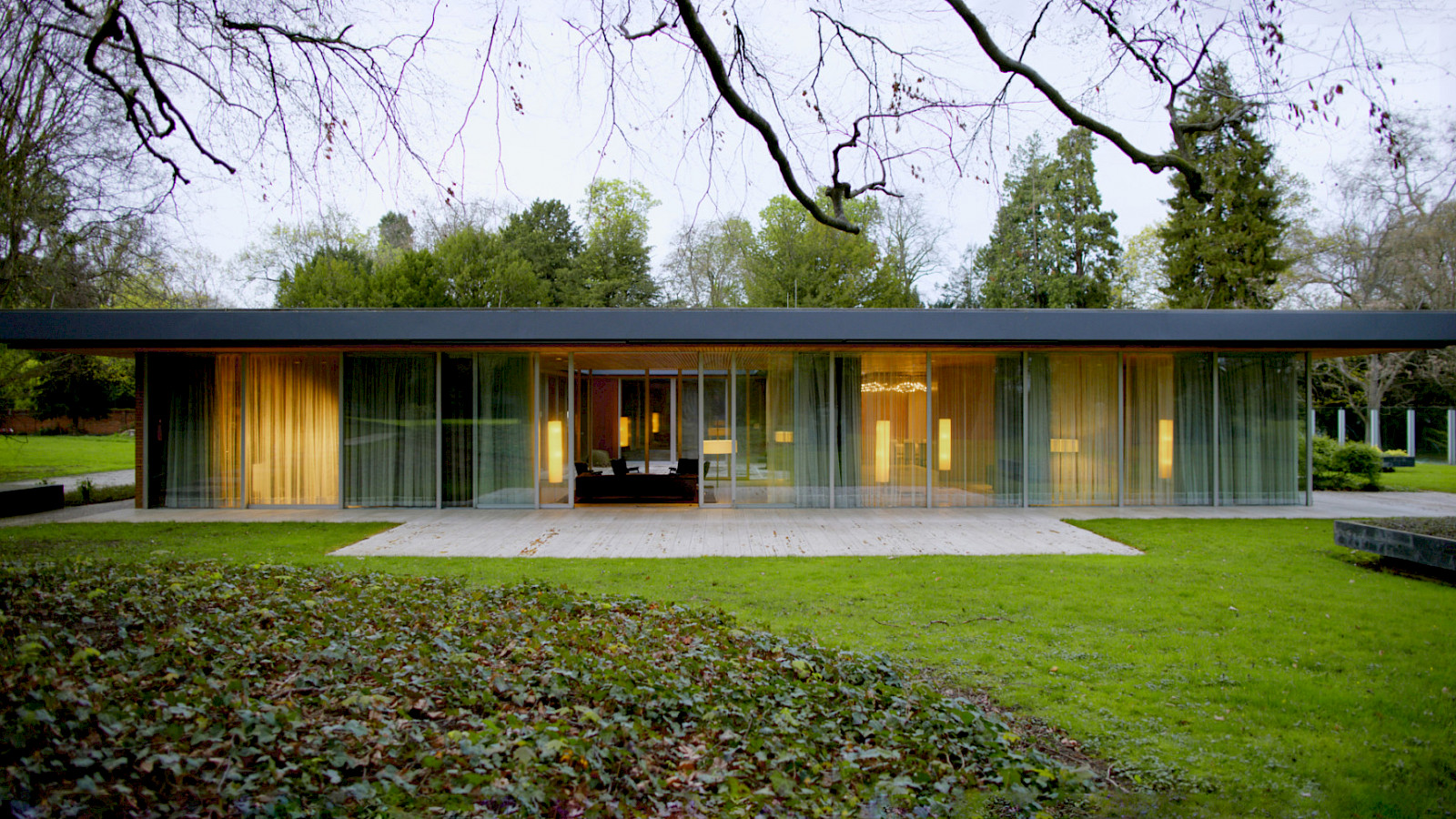 Sep Ruf, Kanzlerbungalow, Nacht ®ALPENREPUBLIK, 2025