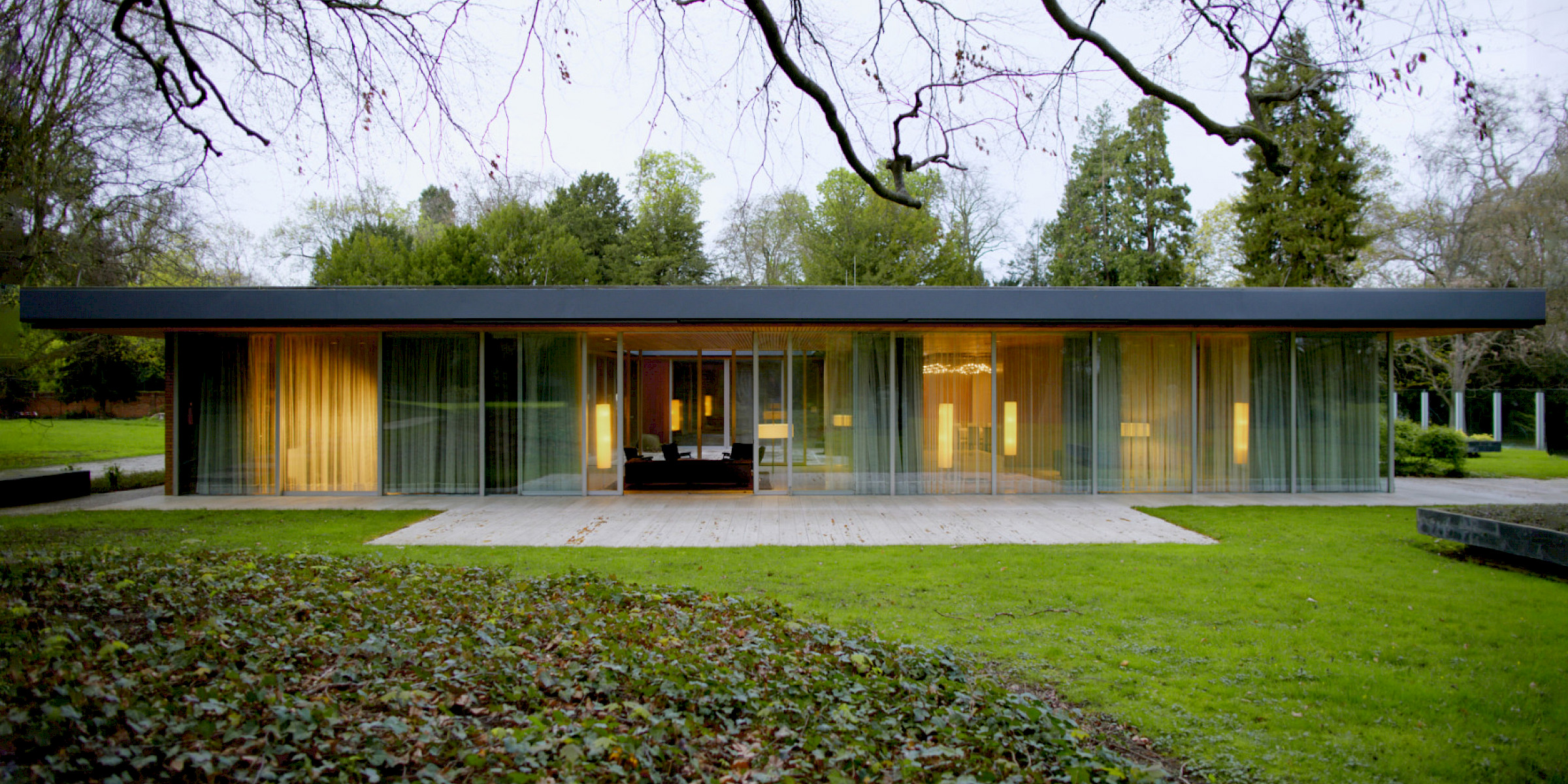 Sep Ruf, Kanzlerbungalow, Nacht ®ALPENREPUBLIK, 2025